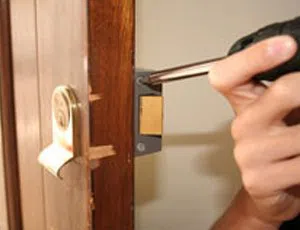 Locksmith Store Torrance, CA 310-975-3528 - change-locks-service